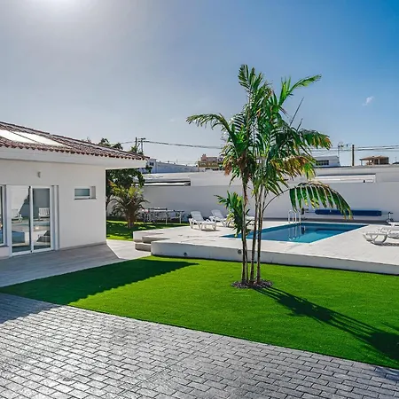 303 Casa Jardin Con Piscina Y Gran Jardin 빌라 *